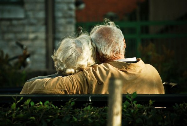 УМР ОҚАВЕРАР ОЛМАДЕК ҚАЛҚИБ...